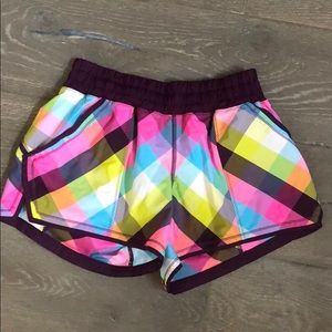Lululemon Sz6 plaid shorts! Never worn!